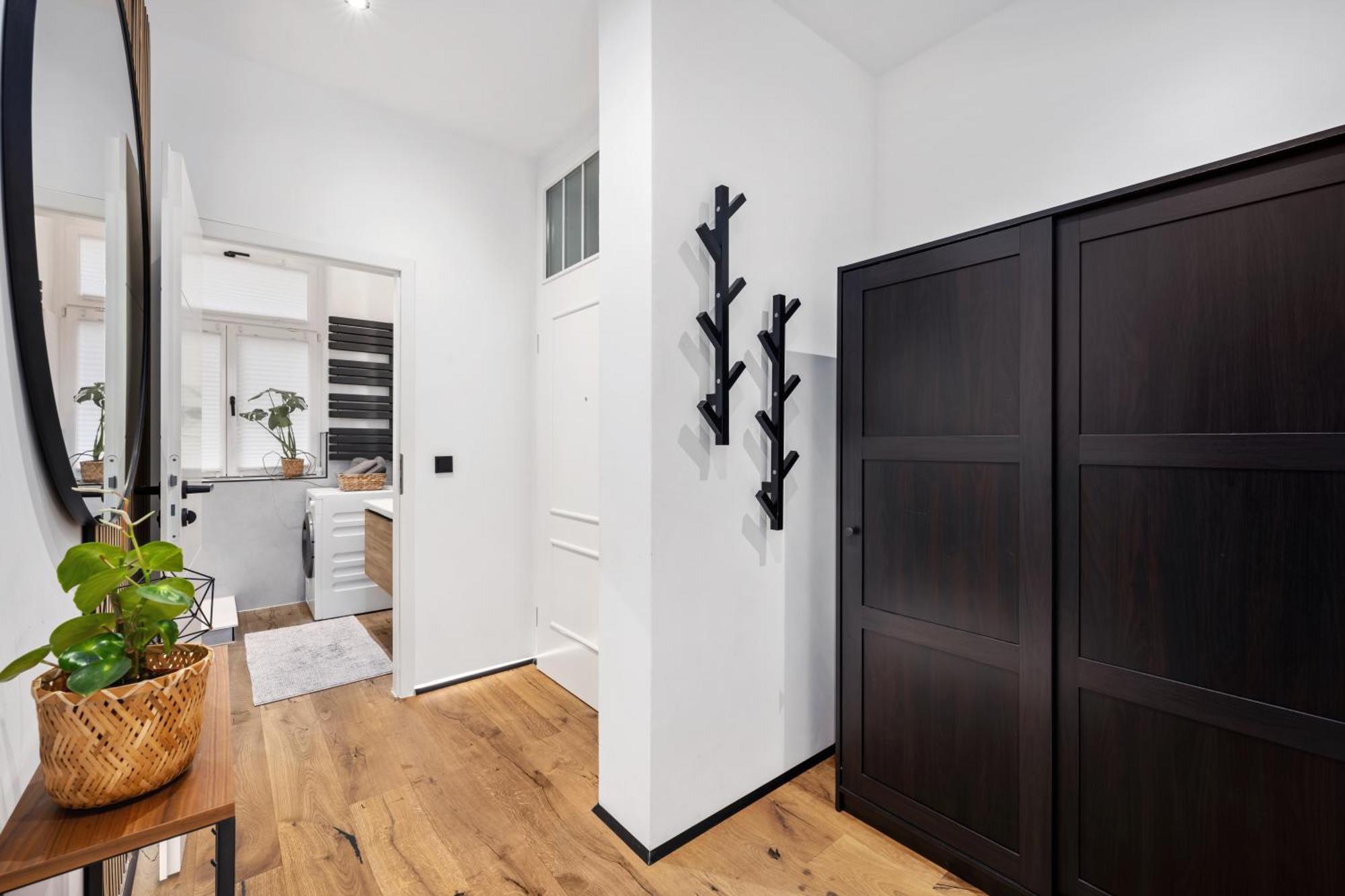 Edler Wohnraum Luxurioeses Stadtstudio Mit Balkon, Kaffeevollautomat & Klima Zwickau Buitenkant foto